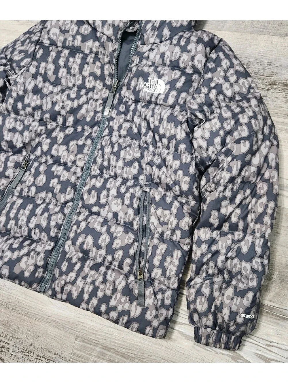 The North Face 550 Down Jacket Kids Size 10/12 Medium Reversible Leopard Grey...